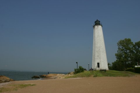 Cyberlights Lighthouses - Five Mile Point Lighthouse