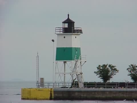 Cyberlights Lighthouses - Chicago Harbor Southeast Guidewall Lighthouse