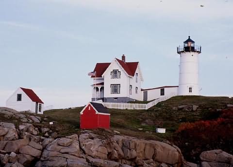 Cyberlights Lighthouses - Cape Neddick "Nubble" Lighthouse