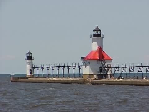 Cyberlights Lighthouses - St. Joseph North Pier Lights