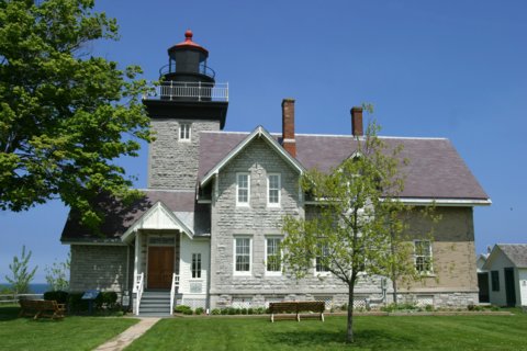 Cyberlights Lighthouses - Thirty Mile Point Lighthouse