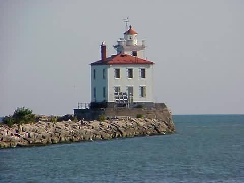 Cyberlights Lighthouses - Fairport Harbor Breakwater Lighthouse