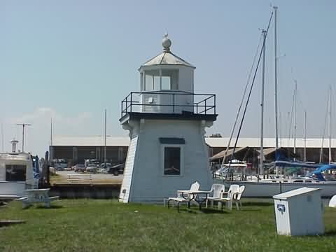 Cyberlights Lighthouses - Port Clinton Lighthouse