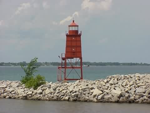 Cyberlights Lighthouses - Racine Breakwater Lighthouse